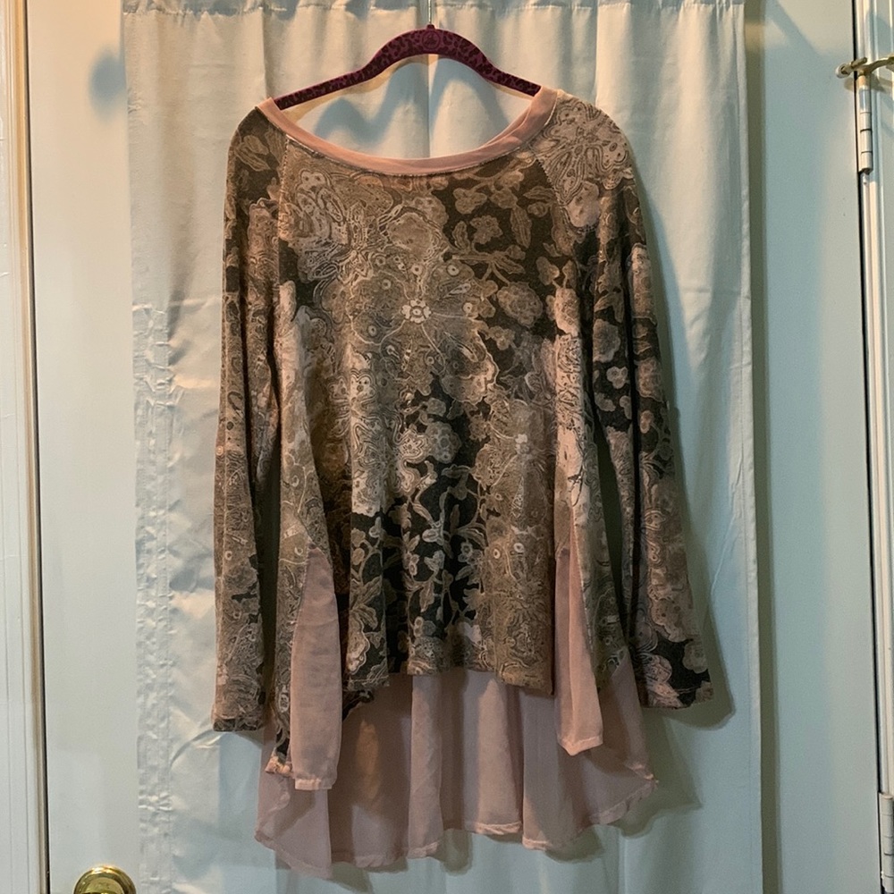 Tempo Paris high low top gray and pink with pink chiffon inserts